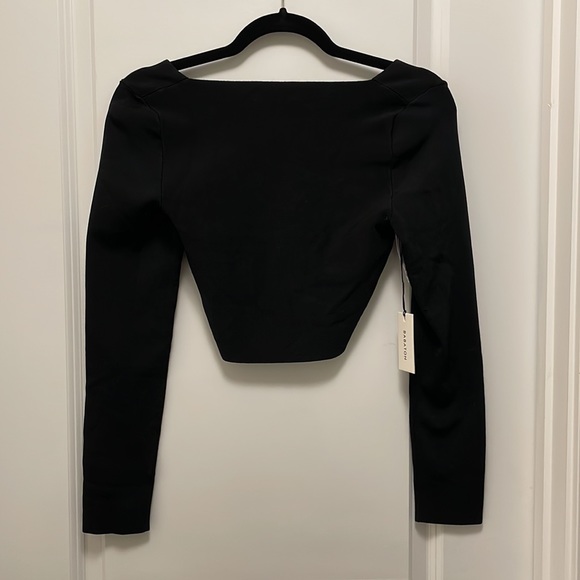 Aritzia Babaton long sleeves twist cropped top - Picture 4 of 4